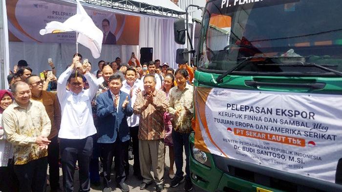 Mendag-Budi-Santoso-melepas-ekspor-produk-krupuk-dan-sambal-ulek-dari-Sidoarjo.jpg