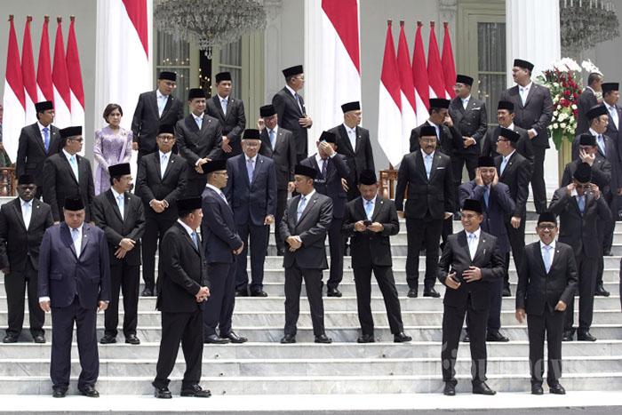Menteri-Kabinet-Merah-Putih-sebelum-berfoto-bersama-usai-pelantikan-di-Istana-Merdeka-Jakarta.jpg