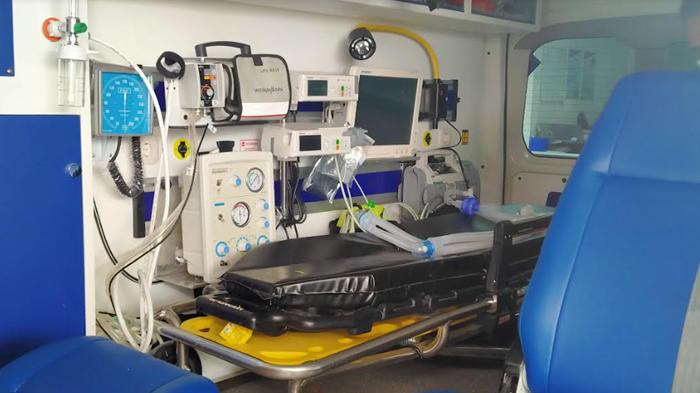 Mobil-ambulans-mewah-telah-dioperasikan-RSUD-Gambiran.jpg