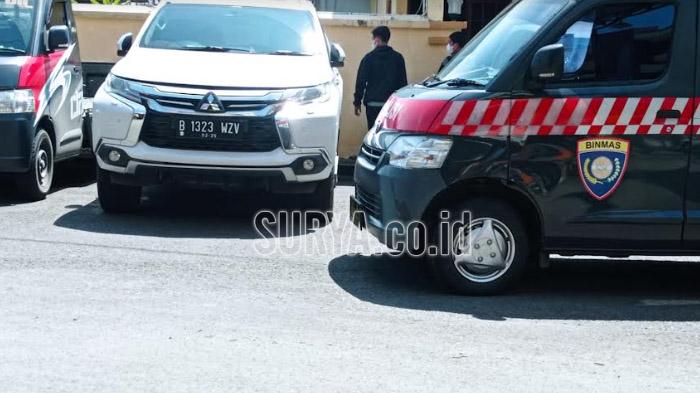 Mobil-dinas-Bupati-Bojonegoro-Pajero-putih-saat-diamankan-di-Mapolres.jpg