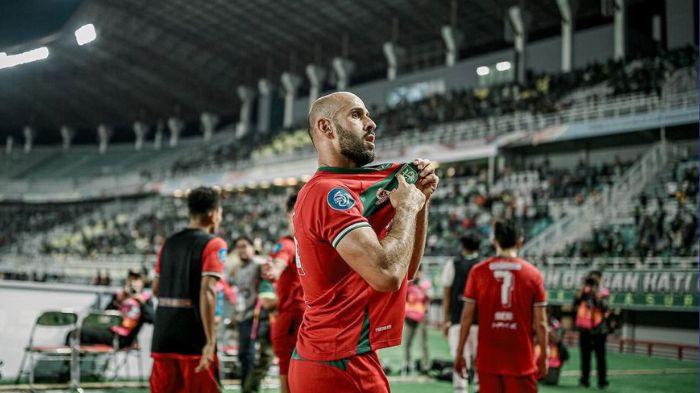 Mohammed-Rashid-merayakan-gol-bersama-Persebaya-Surabaya-di-Stadion-GBT.jpg