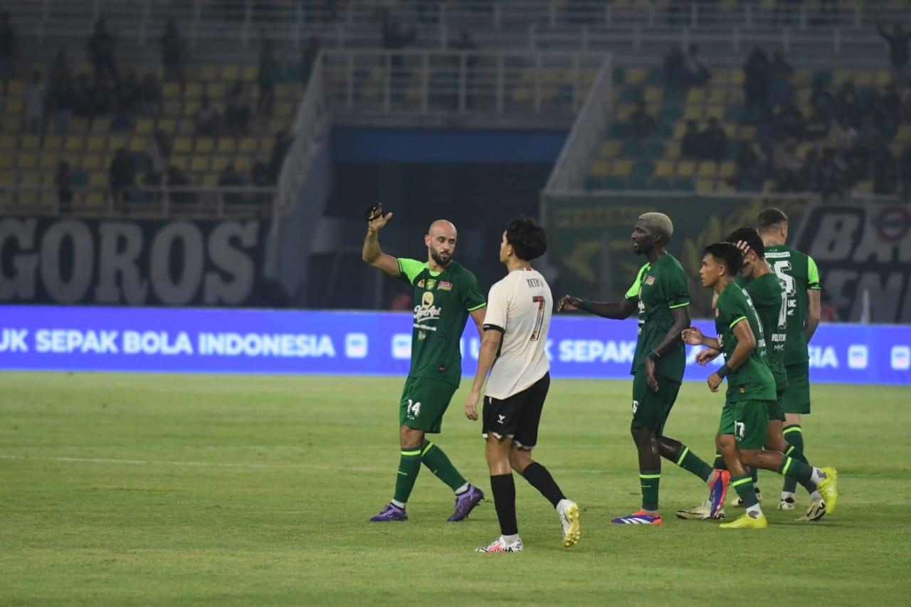 Mohammed-Rashid-merayakan-golnya-di-laga-Persebaya-Surabaya-vs-PSM-Makassar.jpg