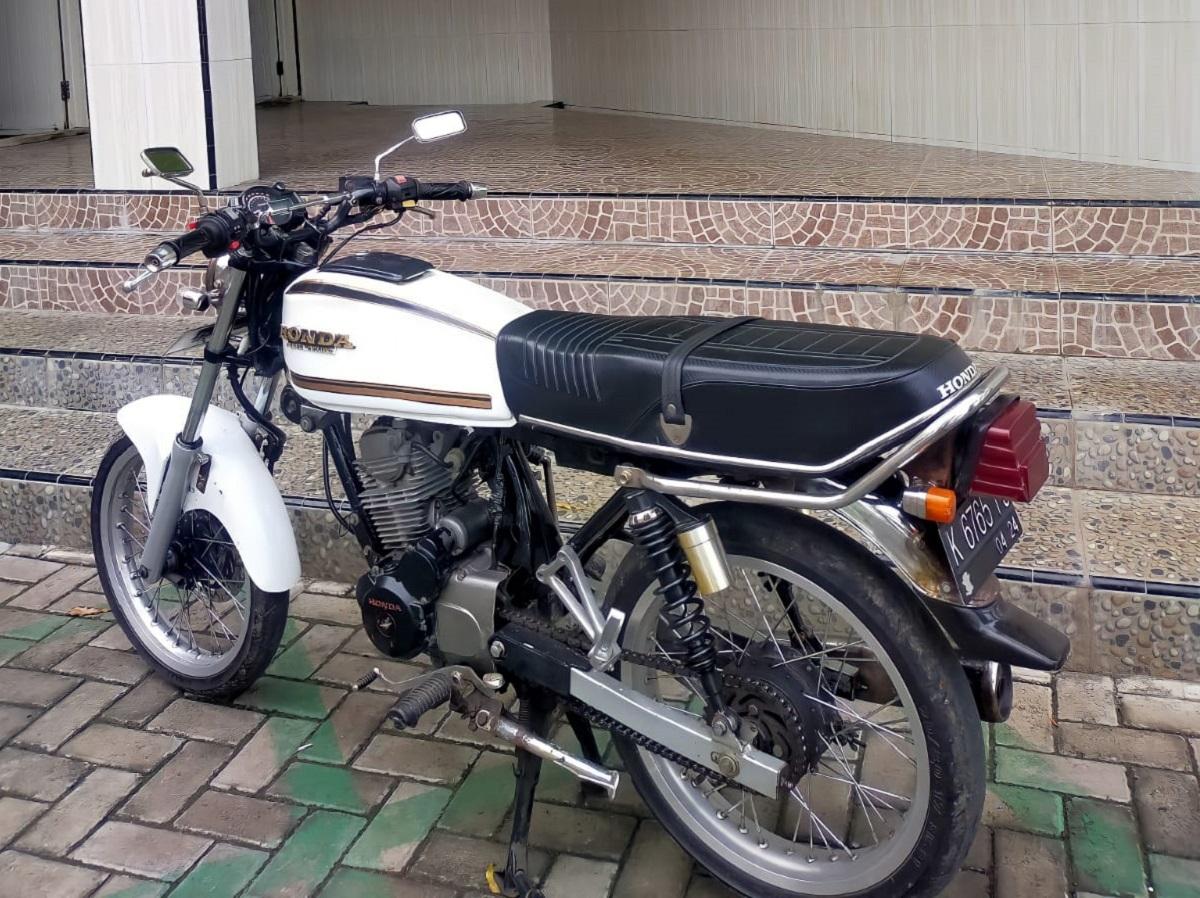 Motor-Honda-GL100-bernopol-K-6765-FS-milik-Ahmad-Ifnu-Shobirin-19.jpg