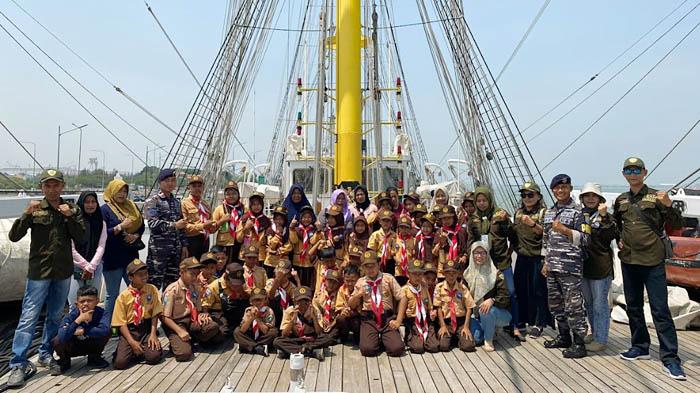 Murid-SDN-Tawangrejo-Mojokerto-kegiatan-outing-class-di-Lantamal-AL-Tanjung-Perak-Surabaya.jpg