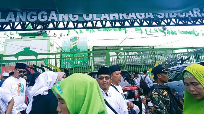 Nahdliyin-Jember-tiba-di-Sidoarjo-untuk-memperingati-1-Abad-NU.jpg