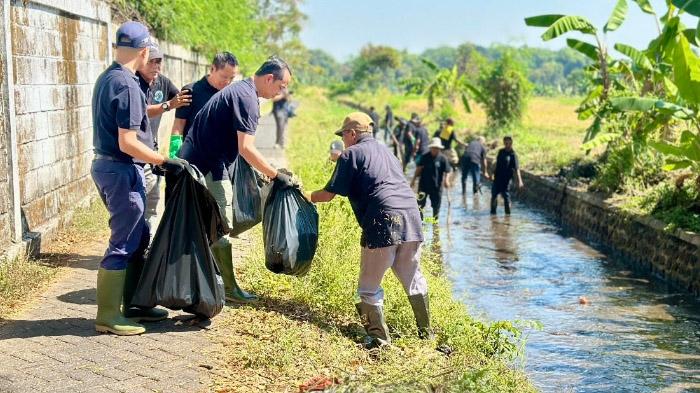 Bersih-Bersih Sungai di Dusun Ngulaan Pasuruan : Pengolahan Air dan Sampah Lebih Baik