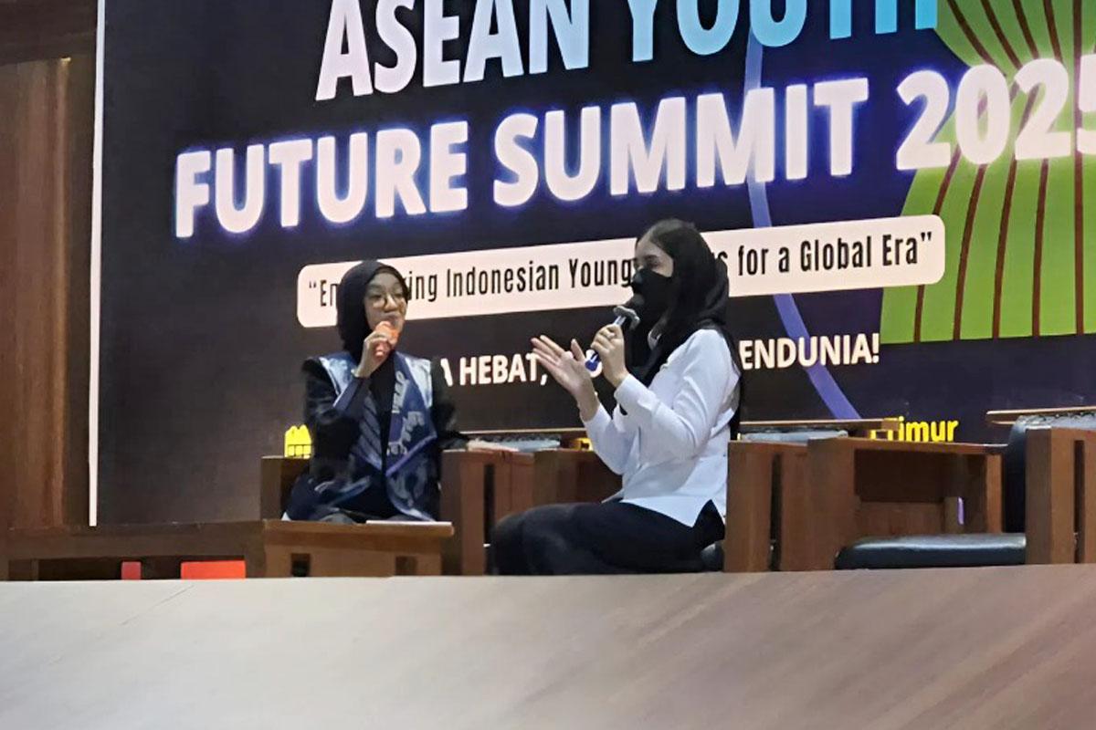 Novita-Hardini-mengisi-Seminar-ASEAN-Youth-Future-Summit-2025-di-Ponorogo-Jatim.jpg