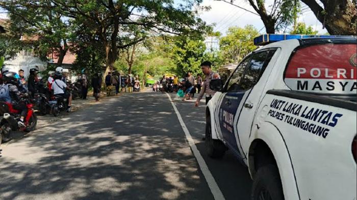 OLAH-TKP-Personel-Unit-Gakkum-Satlantas-Polres-Tulungagung-melakukan-olah-TKP-kecelakaan.jpg