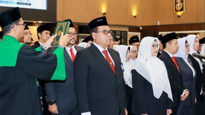 Dekan 16 Fakultas dan Pasca Sarjana Unair Resmi Dilantik, Rektor Ingatkan Hal Ini
