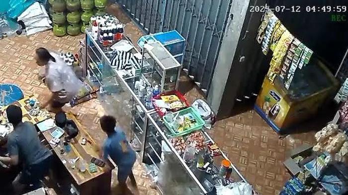 Aksi Pencurian Toko Terjadi di Desa Cermo Kabupaten Madiun, Pelaku Terekam CCTV