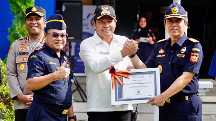 Pemkab Sidoarjo Dapat Penghargaan Bea Cukai sebagai Pemda Terbaik Dalam Pengelolaan DBHCHT di 2024