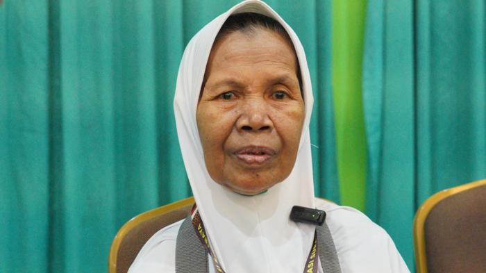 Penjual Jamu Naik Haji, 10 Tahun Nabung Berakhir Manis bagi Mbah Diyem CJH 2025 Kota Mojokerto