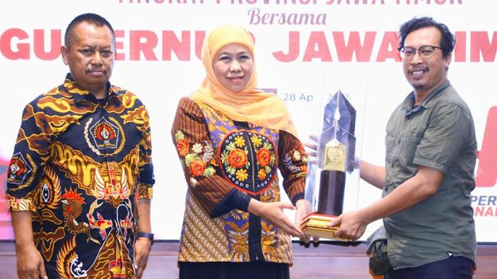 PIALA-PRAPANCA-Fotografer-Harian-Surya-Ahmad-Zaimul-Haq-kanan.jpg