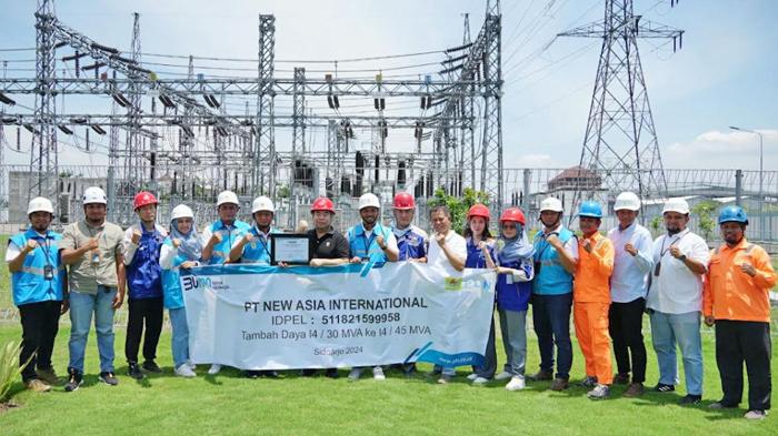 PLN UID Jatim Sambung 24,74 MVA Pelanggan Bisnis dan Industri di Awal Tahun 2024