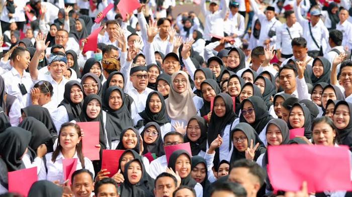 PPPK-PARUH-WAKTU-Penyerahan-SK-Pegawai-Pemerintah-dengan-Perj.jpg