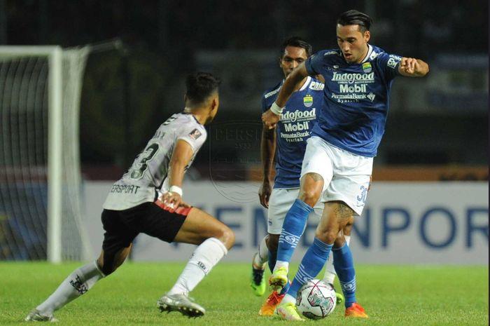 PREDIKSI-SKOR-Persib-vs-Persebaya-di-Piala-Presiden-2022-Ambisi-Maung-Bandung-Maju-Perempat-Final.jpg