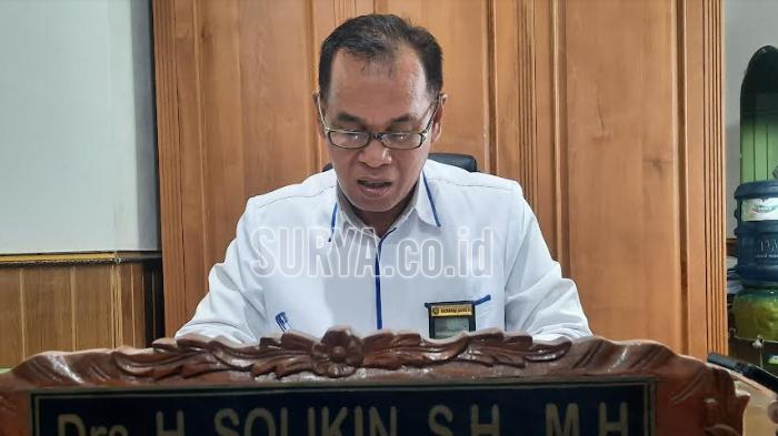 Panitera-PA-Bojonegoro-Solikin-Jamik-saat-diwawancara.jpg