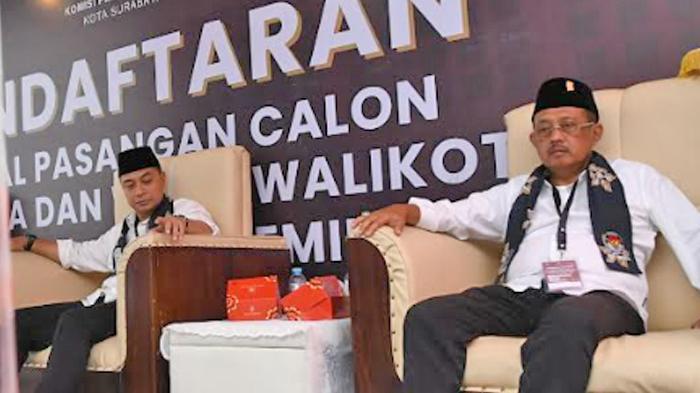 Pasangan-Eri-Cahyadi-dan-Armuji-saat-mendaftar-Pilwali-Surabaya-2024.jpg