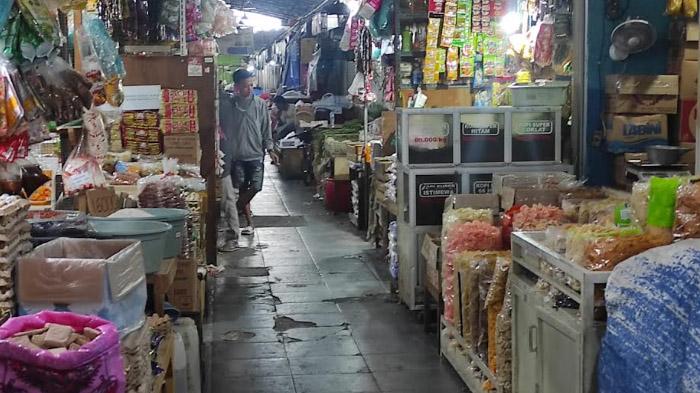 PKL Banting Harga Tanpa Bayar Retribusi, Pedagang Pasar Baru Gresik  Protes Lagi : Mana Pemerintah?