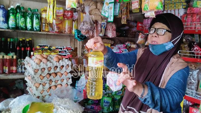 Pedagang-toko-pracangan-yang-menjual-kebutuhan-sembako-di-Pasar-Bandar-Kota-Kediri.jpg