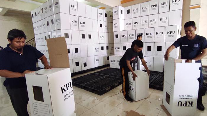 KPU Lakukan Sortir dan Perakitan Kotak Suara Pilkada Kota Blitar 2024