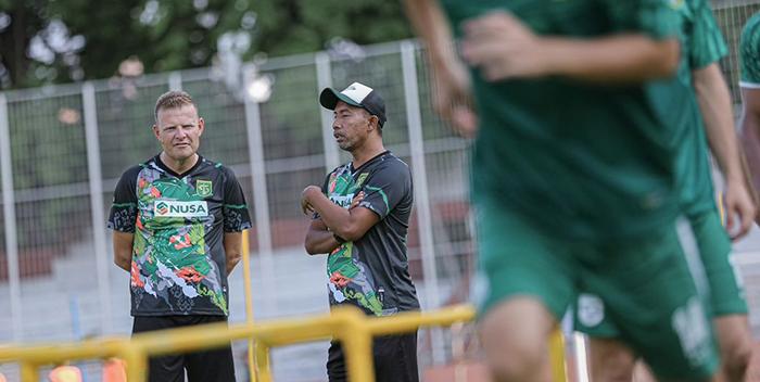 Update Status Pelatih Persebaya Josep Gombau yang Sudah Didaftarkan ke LIB, Belum Memimpin?