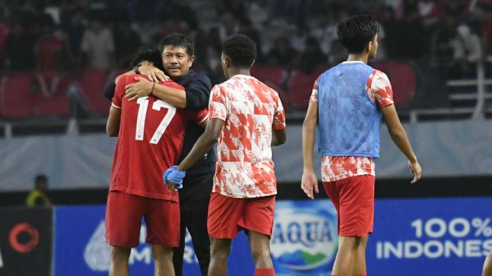 Pelatih-Timnas-Indonesia-U19-Indra-Sjafri-memeluk-para-pemain.jpg