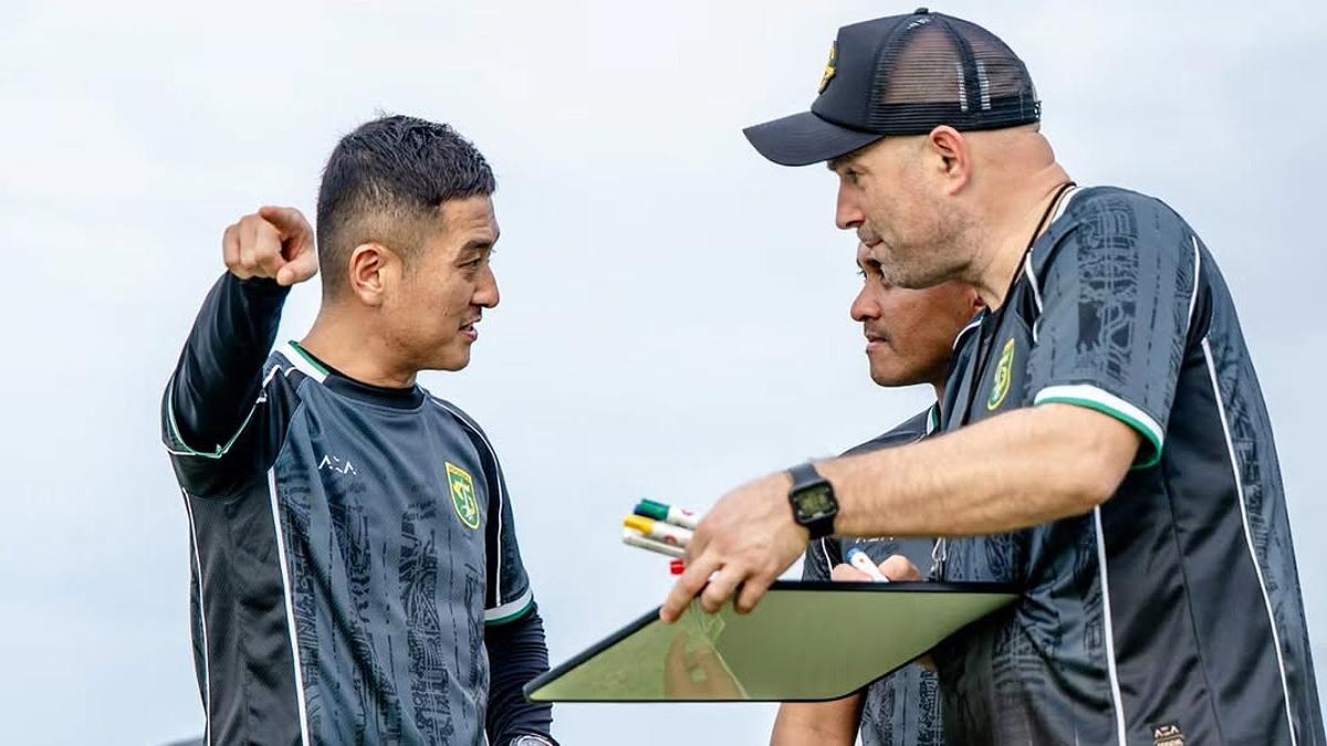 Pelatih-baru-Persebaya-Bernardo-Tavares-712026.jpg