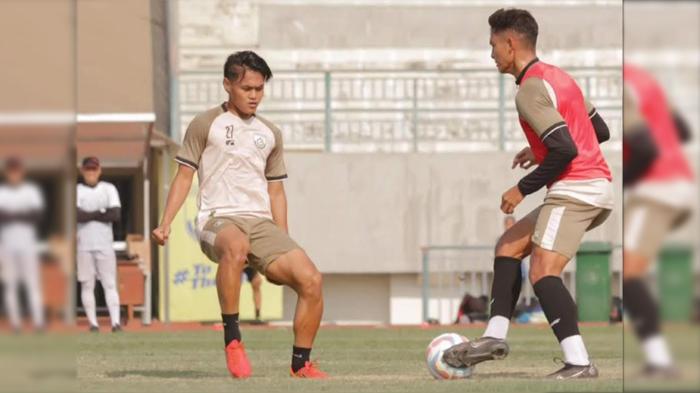 Pemain-Gresik-United-saat-menjalani-sesi-latihan.jpg