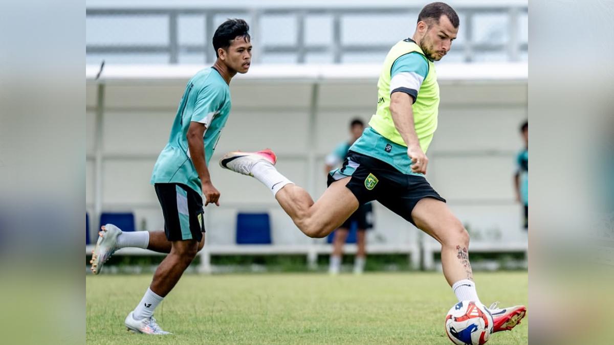 Pemain-Persebaya-menjalani-sesi-latihan-tim-3122025.jpg