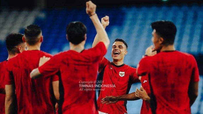 Pemain-Timnas-Indonesia-Joey-Pelupessy-dalam-sesi-latihan-Live-Streaming-Timnas-Indonesia-vs-Bahrain.jpg