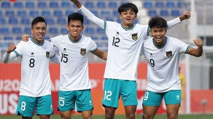 Pemain-Timnas-U20-saat-merayakan-gol-Hokky-Caraka.jpg
