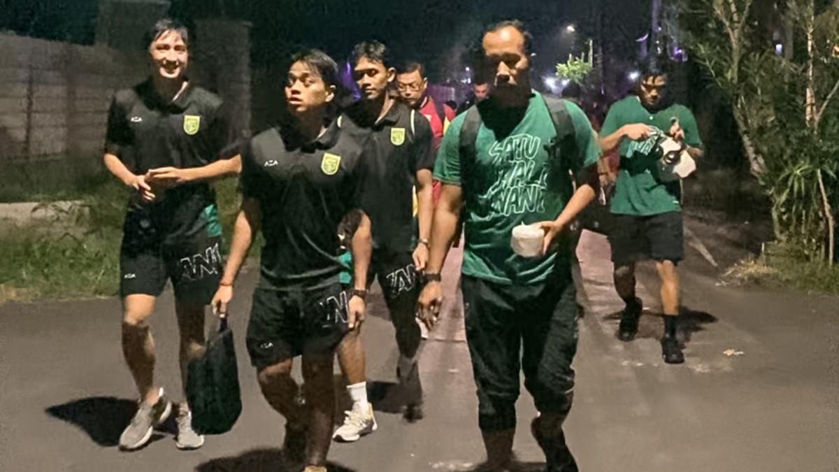 Pemain-dan-Staff-Pelatih-tunaikan-nazar-usai.jpg