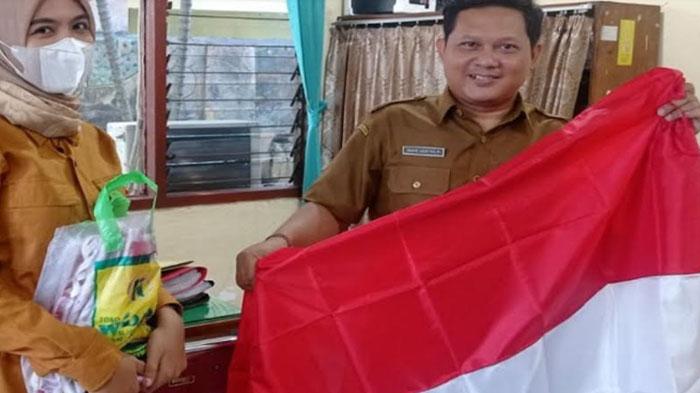 Pembagian-10-juta-bendera-merah-putih-di-Nganjuk.jpg