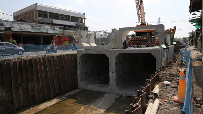 Pembangunan-55-titik-crossing-saluran-untuk-mengantisipasi-genangan-di-Surabaya.jpg
