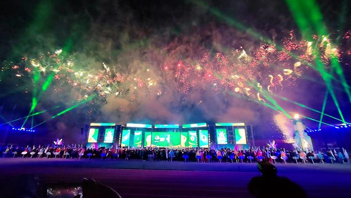 Pertunjukan Lampu Pembukaan Porprov Jatim 2023 Spektakuler dan Gubernur Khofifah Sebut Termegah