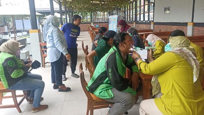 Yusri Pengemudi Ojek Online di Gresik Senang Bisa Ikut Pemeriksaan Kesehatan Gratis
