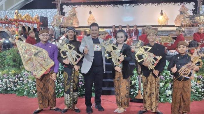 Pemkot Madiun Ajak Masyarakat Perangi Rokok Cukai Ilegal, Sosialisasi Melalui Pertunjukan Wayang