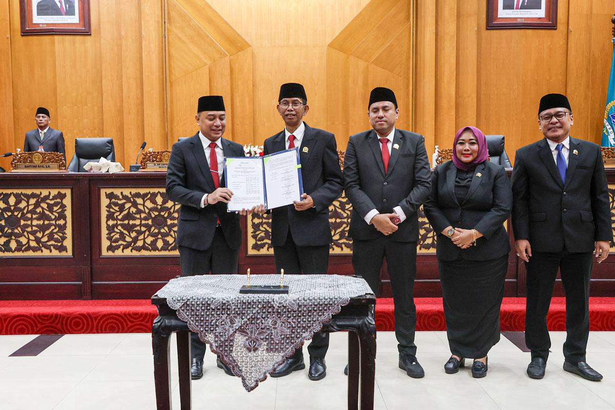Pemkot-Surabaya-dan-DPRD-sepakati-APBD-Surabaya-2026.jpg