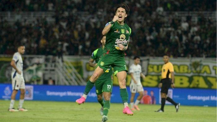 Pencetak-gol-tunggal-untuk-kemenangan-Persebaya-Rivera-7-melakukan-selebrasi.jpg