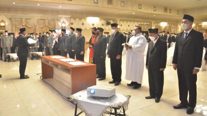 Pengambilan-sumpah-pejabat-di-ruang-Mandala-Bhakti.jpg