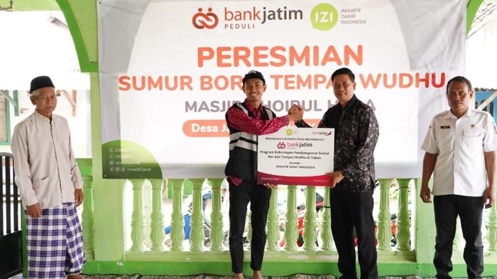 Penyerahan-CSR-program-lingkungan-Bank-Jatim.jpg