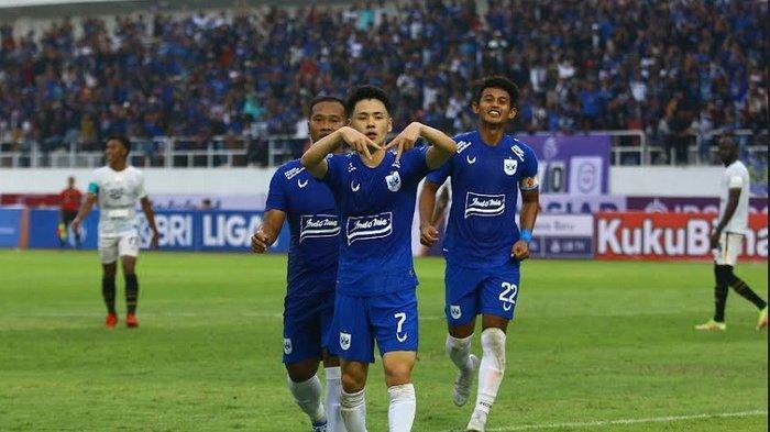 Penyerang-PSIS-Semarang-Taisei-Marukawa-rayakan-gol-usai-jebol-gawang-RANS-Nusantara-FC.jpg