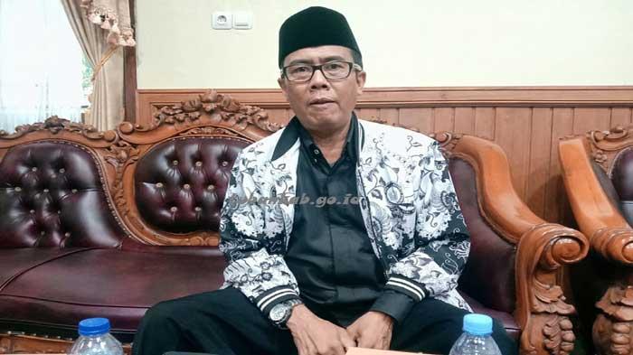 Perjuangkan-39-Guru-PPPK-Tuban-yang-Kontrak-Tak-Diperpanjang-Inilah-Sosok-Witono-Ketua-PGRI.jpg