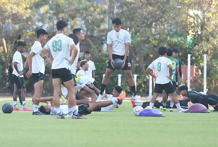 Persebaya-Surabaya-latihan-jelang-lawan-Dewa-United.jpg