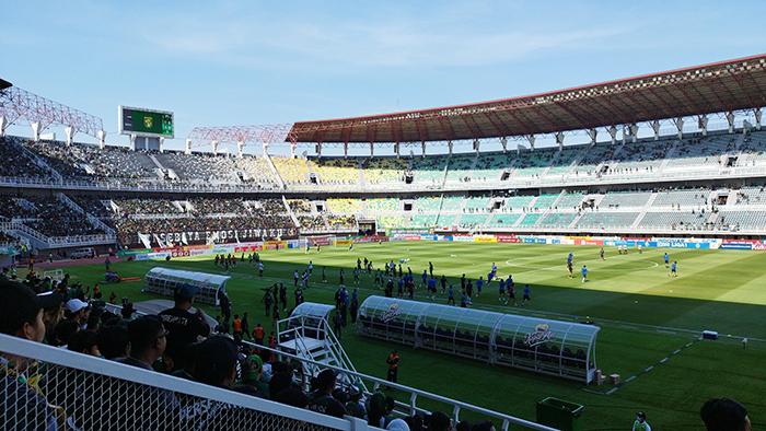 Persebaya-jamu-Persib-Bandung-di-Stadion-GBT.jpg