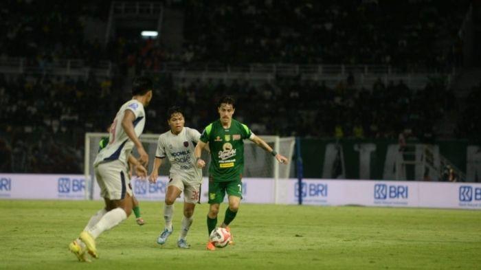 Pertandingan-Super-League-pekan-26-Persebaya-melawan-Persita-Tangerang-yang-berlangsung.jpg