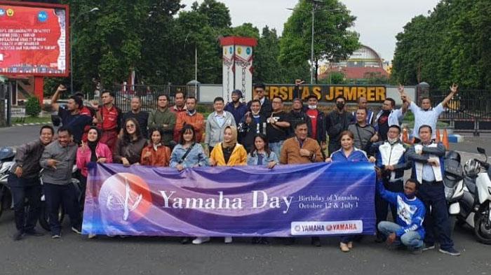 Peserta-City-Ride-gelaran-Yamaha-Day-di-Jember-saat-seru-seruan-berfoto-bersama.jpg