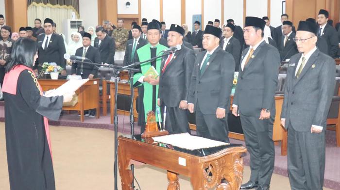 4 Pimpinan Definitif DPRD Gresik Dilantik, Ketua DPRD Gresik Dipimpin oleh Syahrul Munir dari PKB