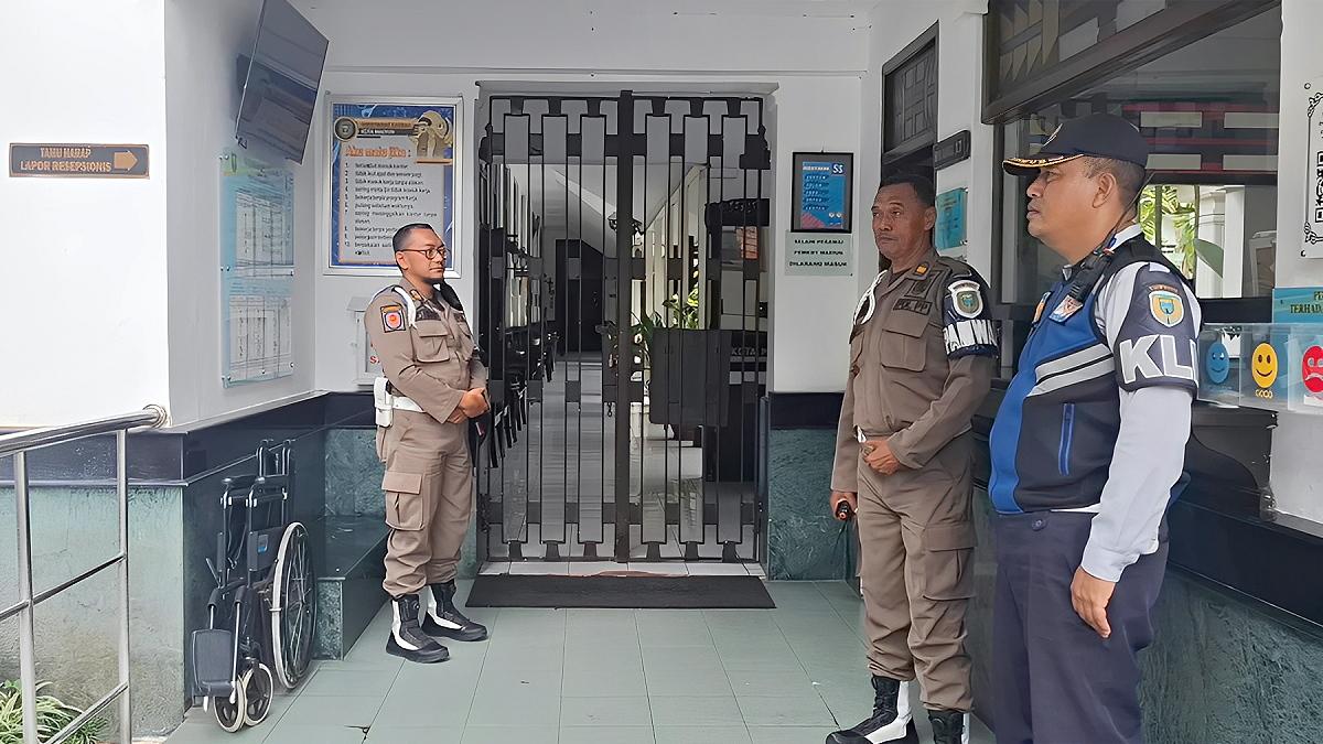 Pintu-Masuk-Balai-Kota-Madiun-dijaga-ketat.jpg